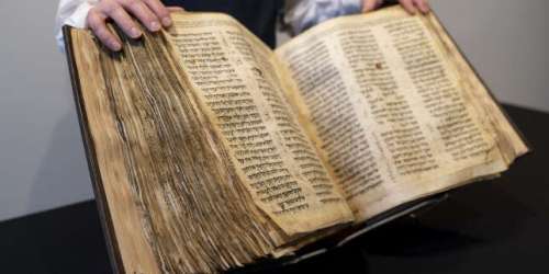 Une Bible hébraïque millénaire vendue plus de 38 millions de dollars aux enchères