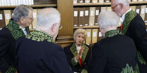 A l’Académie française, la succession mouvementée d’Hélène Carrère d’Encausse