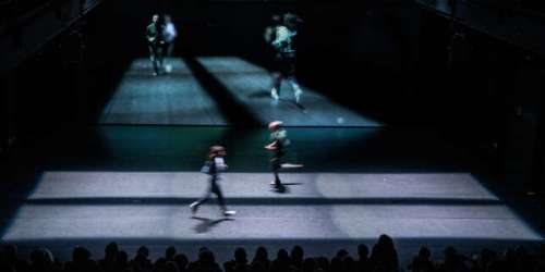 Au Théâtre de la Bastille, « Blind Runner », une course contre l’enfermement