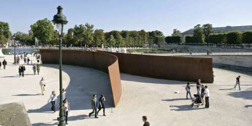 A Paris, le long purgatoire d’une sculpture monumentale de Richard Serra