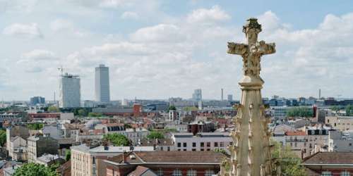 A la basilique de Saint-Denis, un chantier au sommet