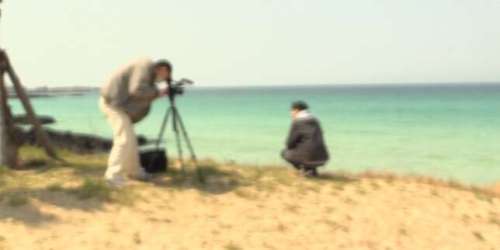 Dans « In Water », Hong Sang-soo filme une équipe de cinéma errante, plongée dans le flou