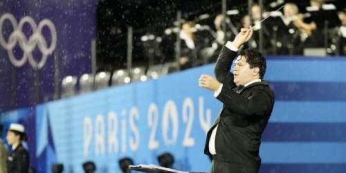 JO de Paris 2024 : lors de la cérémonie d’ouverture, des instruments à cordes sous la pluie et sous escorte policière