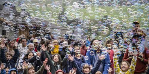 Au Grand-Bornand, le festival Au bonheur des mômes invite à « lâcher les écrans » en famille