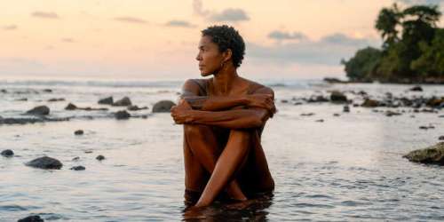 Pour la chanteuse Ayo, des gammes et des vagues : « J’ai besoin d’aller surfer tous les matins. Il y a des gens qui vont à l’église. Mon temple, c’est l’océan »