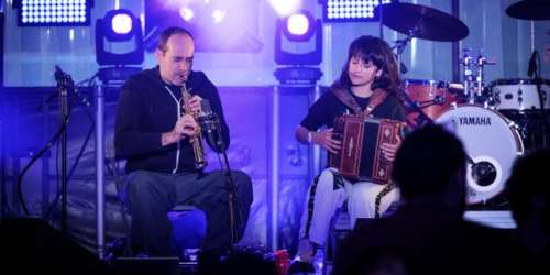 A Aubervilliers, la cohabitation heureuse du bal folk et du dance floor