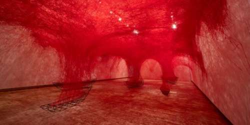 Chiharu Shiota fait tanguer le Grand Palais, à Paris