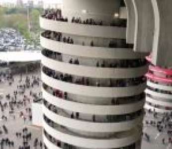 L'escalier en spirale du stade San Siro à Milan donne l'impression de tourner