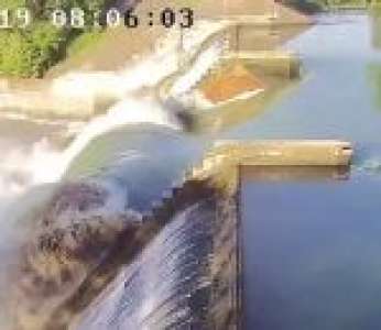 La rupture du barrage de Lake Dunlap sous la pression de l'eau (États-Unis)