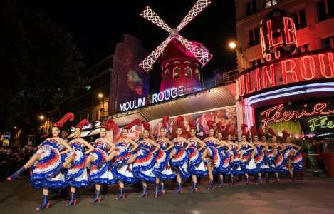 Le Moulin Rouge retrouve ses ailes