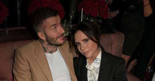 Victoria Beckham goûte les “Sticky Stuff” de David sur TikTok