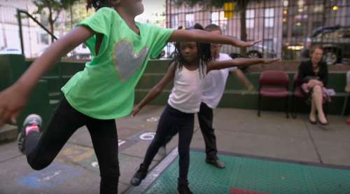 Les enfants de New York apprennent le pouvoir de la danse dans la bande-annonce du film Heartfelt Doc “Lift”