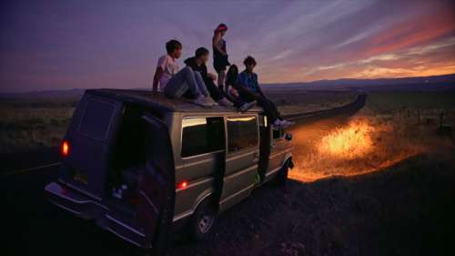 Première bande-annonce du film de road trip « Gasoline Rainbow » de Ross Bros