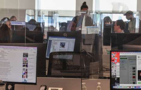 Le Conseil de presse se penche sur l’IA dans les salles de rédaction