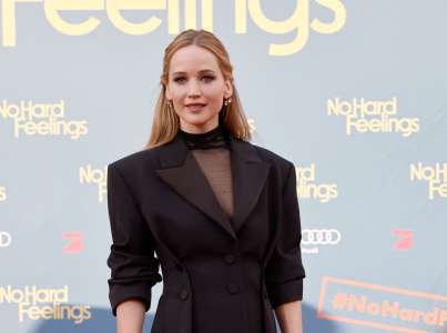 Il s’avère que l’histoire des toilettes de Jennifer Lawrence n’est pas vraie car elle travaille un autre grand look de tapis rouge à Berlin