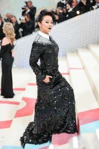 Florence Pugh s’est rasé la tête pour son look Valentino Met Gala, tandis que Priyanka et Nick, Pedro Pascal et Stephanie Hsu ont obtenu des résultats mitigés