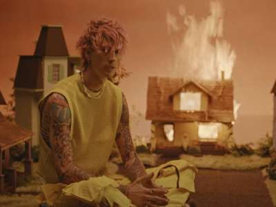 Machine Gun Kelly fait appel au rappeur adolescent Glaive pour « More Than Life »