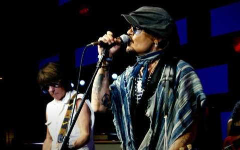 Johnny Depp et Jeff Beck annoncent l’album collaboratif ’18’, partagent le premier single