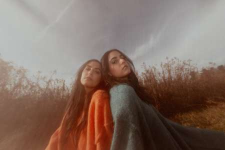 Le duo folk-pop Lullanas parle de la création d’un nouvel album « orienté ASMR »
