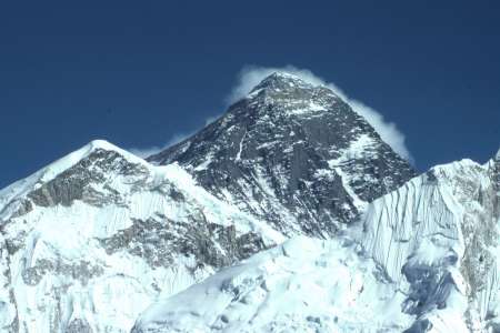 Cauchemar au sommet : les morts atroces sur l’Everest se multiplient