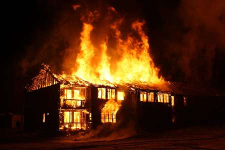 Puurs : deux enfants meurent dans l’incendie de leur maison, ce que la vidéosurveillance montre est inimaginable