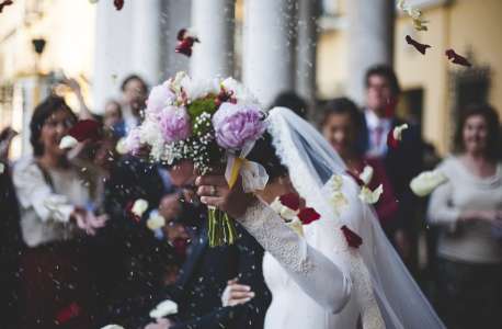 Il perd la raison lors de son mariage et fait un carnage