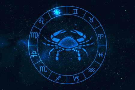 Astrologie 2023 : ce qui attend le signe du Cancer en décembre au travail