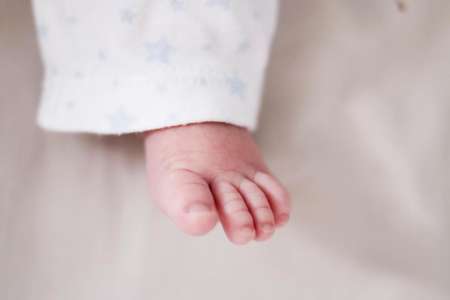 Sarthe : un nouveau-né retrouvé dans un sac poubelle, ses parents sont activement recherchés