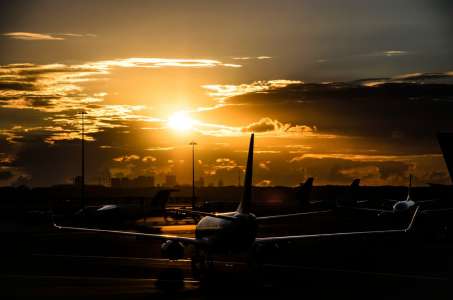 Boeing : ces images hallucinantes d’un avion au sol pris dans une tempête