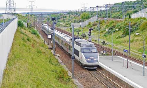 Meurthe-et-Moselle : un adolescent trouve la mort heurté par un train, la piste envisagée est terrible