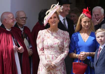 Une seule robe pour deux royals ! Sophie de Wessex et princesse Beatrice arborent la même tenue à 2 jours d’écart