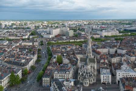 Nantes : une femme gare sa voiture, tout bascule en une seconde