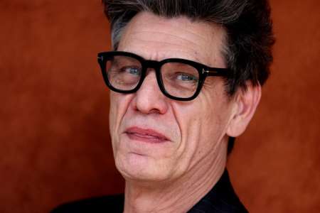 Marc Lavoine officialise avec pudeur une nouvelle relation amoureuse