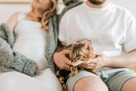 Son mari veut donner à leur bébé le nom de leur chat, la future maman appelle à l'aide