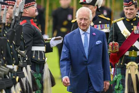 Charles III : un été “dans la paix familiale” ? Ses plans pour les vacances révélés