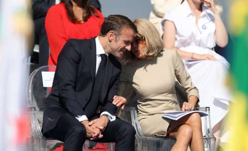 Emmanuel et Brigitte Macron : bouteilles, dîners, invitations… les chiffres fous des dépenses de l’Élysée