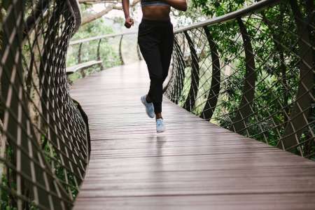 Perte de poids : cette activité physique qui, pratiquée 10 minutes chez soi, est aussi efficace que 30 minutes de footing