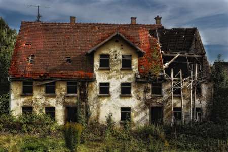 TÉMOIGNAGE. “Je vis dans une maison en ruines avec le toit effondré, voilà pourquoi je n’en partirai jamais”