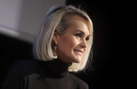 EXCLU. Laeticia Hallyday : ce que mijote son nouveau compagnon pour ses 50 ans