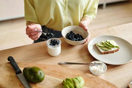 Régime : supprimer ces aliments au dîner peut faire la différence