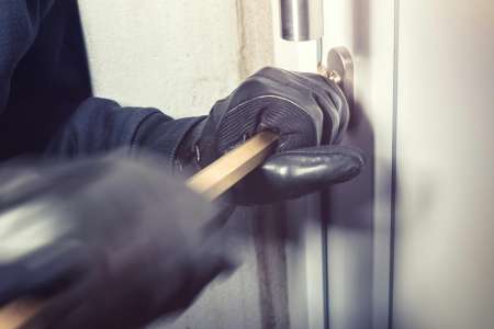 Home-jacking : comment se protéger des braquages à domicile ?