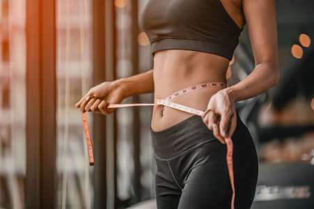 Perte de poids : cette activité physique que l'on peut faire partout brûle beaucoup plus de calories que la marche