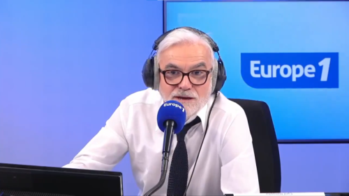 Gaffe monumentale de Pascal Praud sur Europe 1 : La disparition de Santiago au cœur du malaise 
