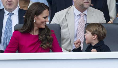  «Prince Louis lance un défi à Kate : sa première déclaration lors de son baptême royal»