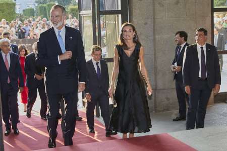  « Letizia d’Espagne sublime dans une robe abordable d’une célèbre enseigne »