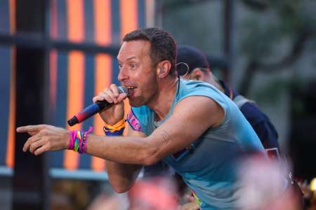 Coldplay : Chris Martin fait une terrible chute sur scène