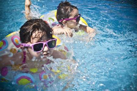  « Un cadre travaille depuis la piscine de l’hôtel : une demande « lunaire » ? »