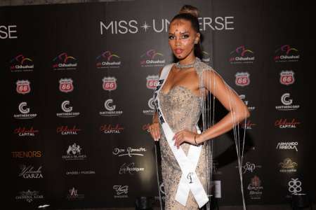 Indira Ampiot frôle l’accident de robe à Miss Univers, elle manque de s’affaler sur scène