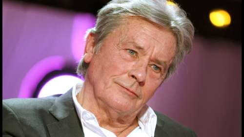 Alain Delon bisexuel ? Ce célèbre animateur avec qui il aurait eu une liaison, “n’insistez pas…”