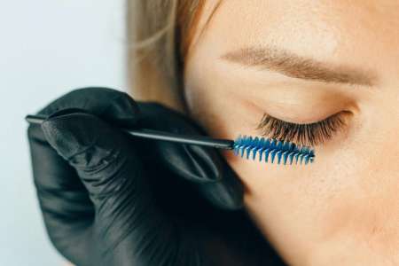 Faux cils : quels sont les effets secondaires ?